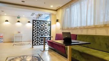 Lobby lounge
