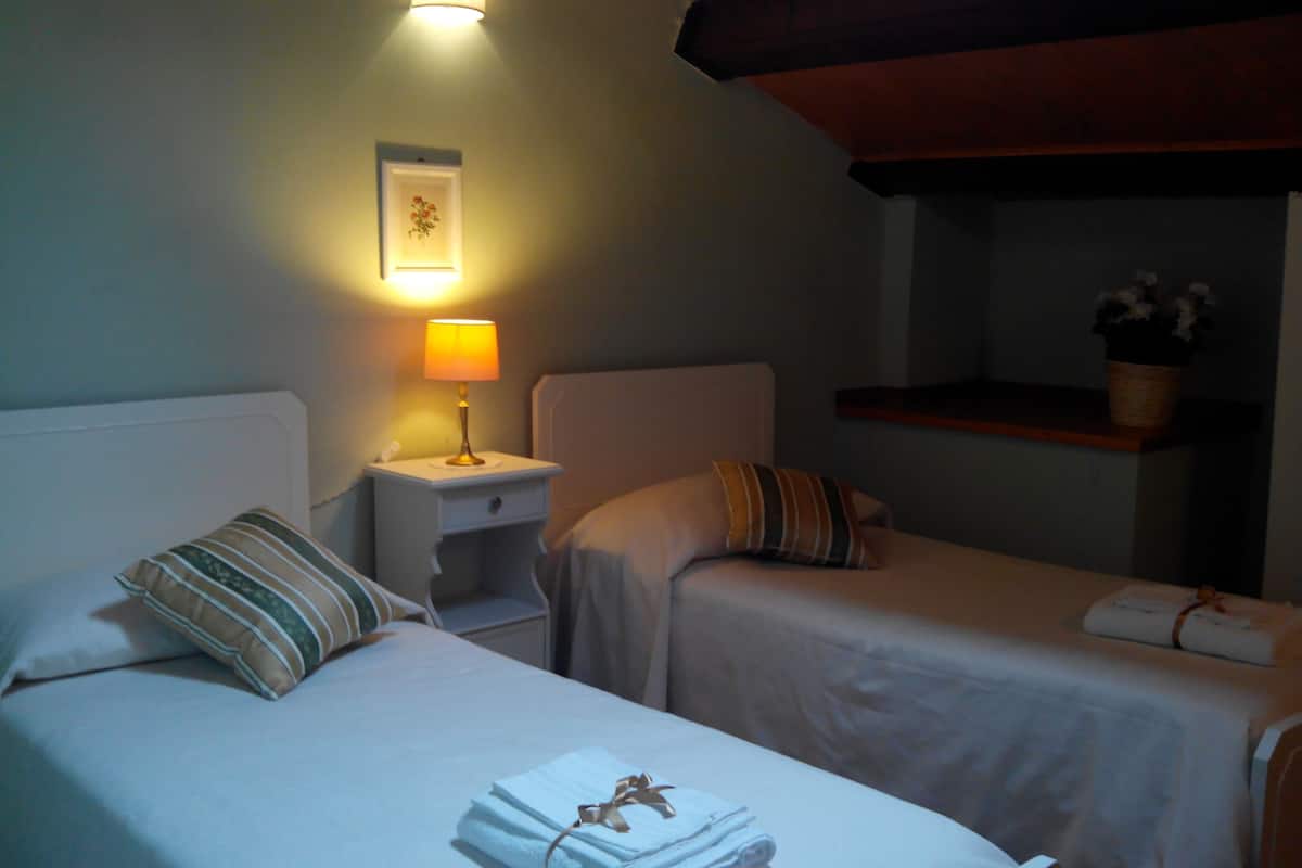 Room, 2 Twin Beds | Desk, free WiFi, bed sheets