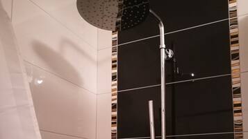Apartment, Ensuite (147-106) | 1 bedroom, individually decorated, individually furnished, desk