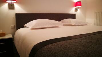 1 chambre, décoration personnalisée, ameublement personnalisé, bureau