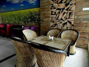 Outdoor dining - Hotel Hans Resort (Rewari)