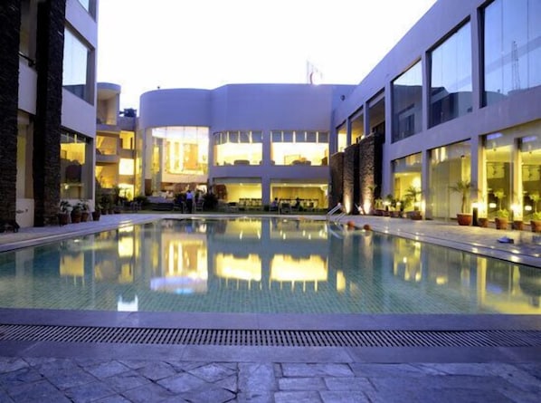 Indoor pool, outdoor pool