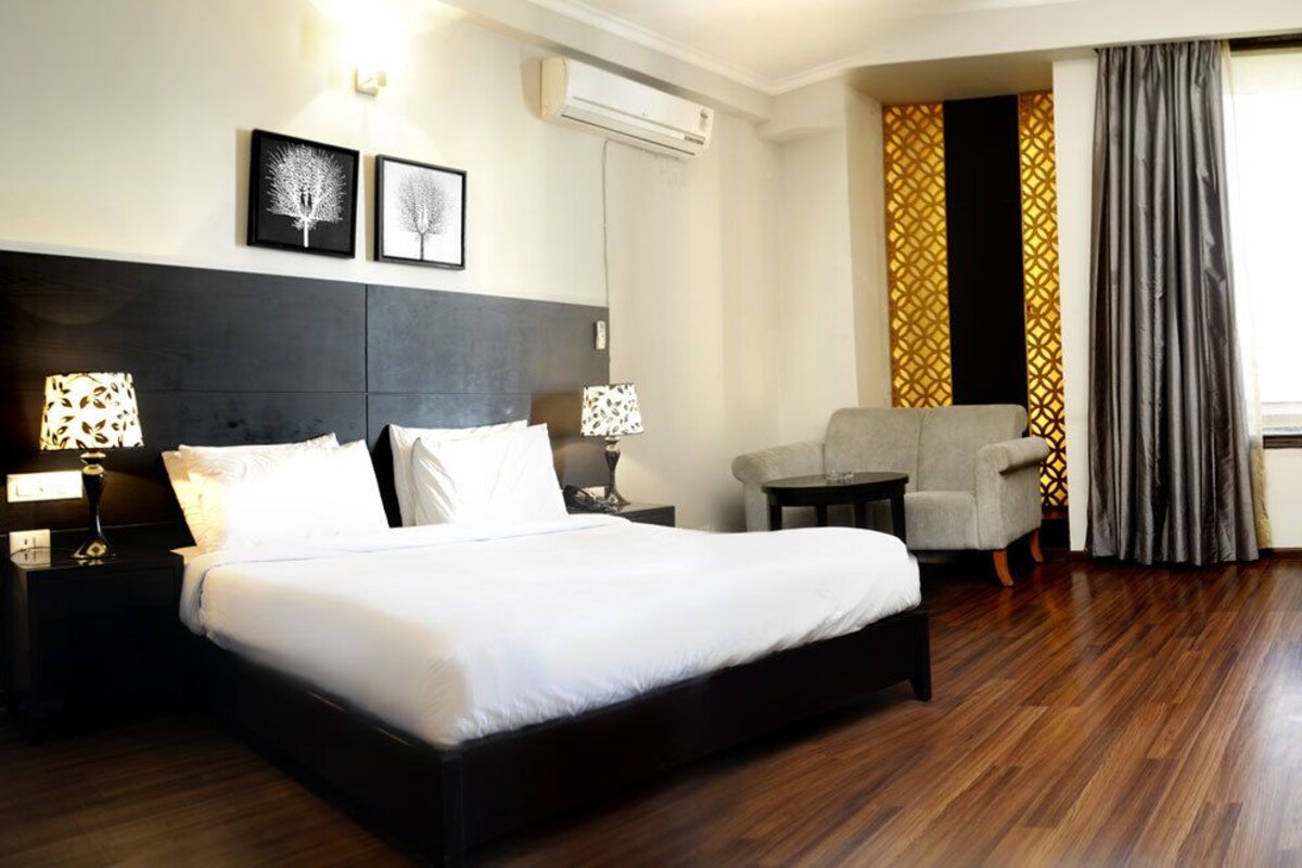 Superior Double Room, 1 Queen Bed, Private Bathroom, Garden View | Premium bedding, in-room safe, desk, free rollaway beds