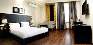 Superior Double Room, 1 Queen Bed, Private Bathroom, Garden View | Premium bedding, in-room safe, desk, free rollaway beds