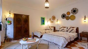 Suite Deluxe | Ropa de cama de alta calidad, caja fuerte, escritorio