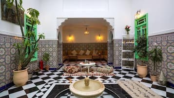 Habitación con 1 cama matrimonial o 2 individuales | Área de sala de estar