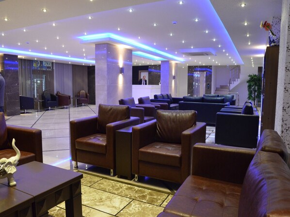 Lobby sitting area - Emin Otel (Iskenderun)