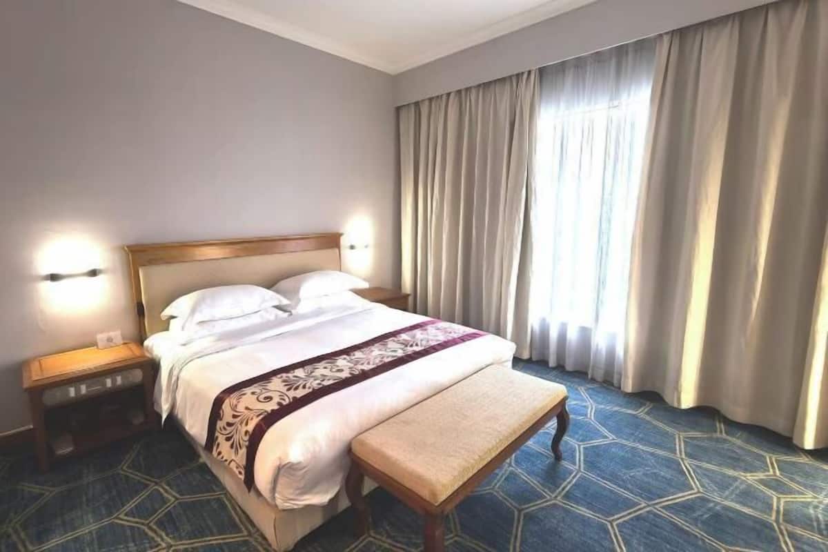 Minibar, in-room safe, desk, blackout curtains