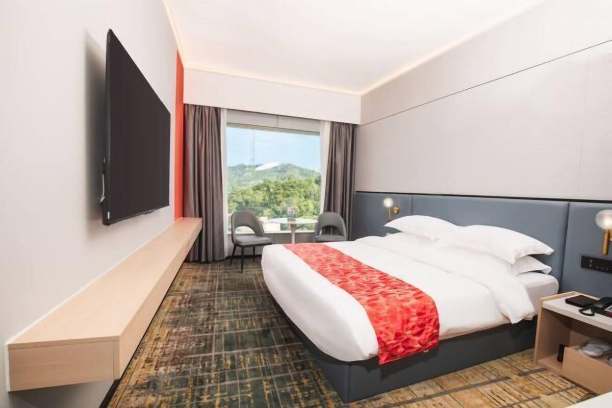 Minibar, in-room safe, desk, blackout curtains