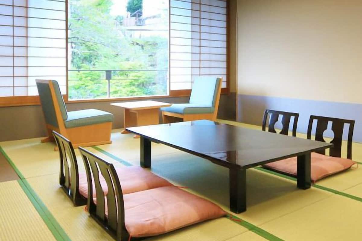 Traditional Room (Japanese-style, For 4 Guests) | Gebar bulu kapas, meja, Wi-fi percuma