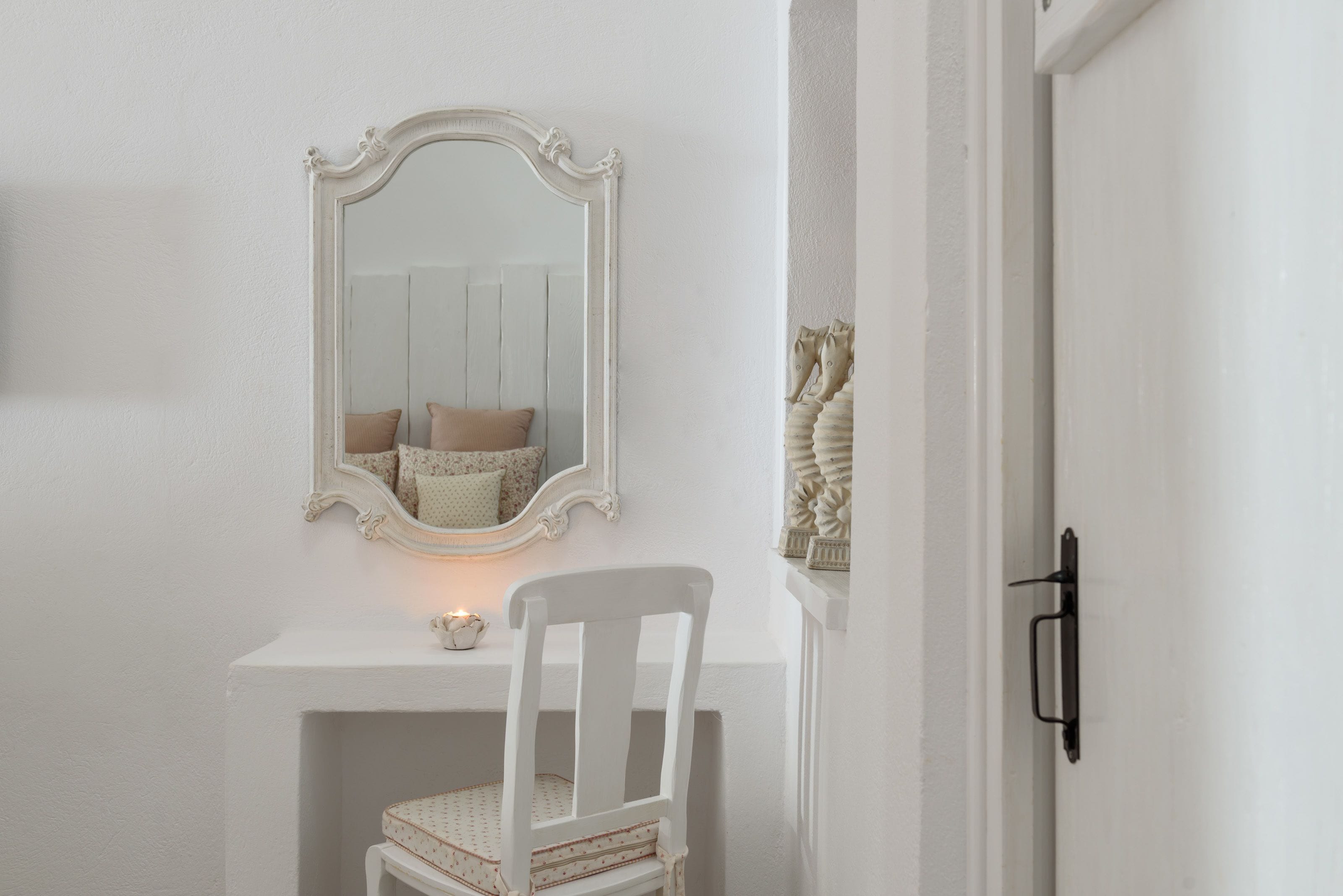 luxury suite, private pool (king) | 1 bedroom, hypo-allergenic bedding, in-room safe, individually decorated