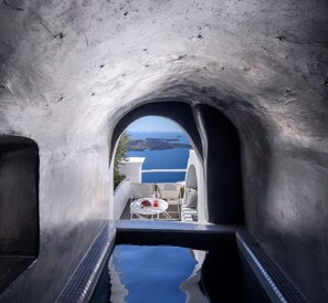 Luxury Suite, Private Pool (Queen) | Hypo-allergenic bedding, in-room safe, individually decorated - Senses Suites (Santorini)