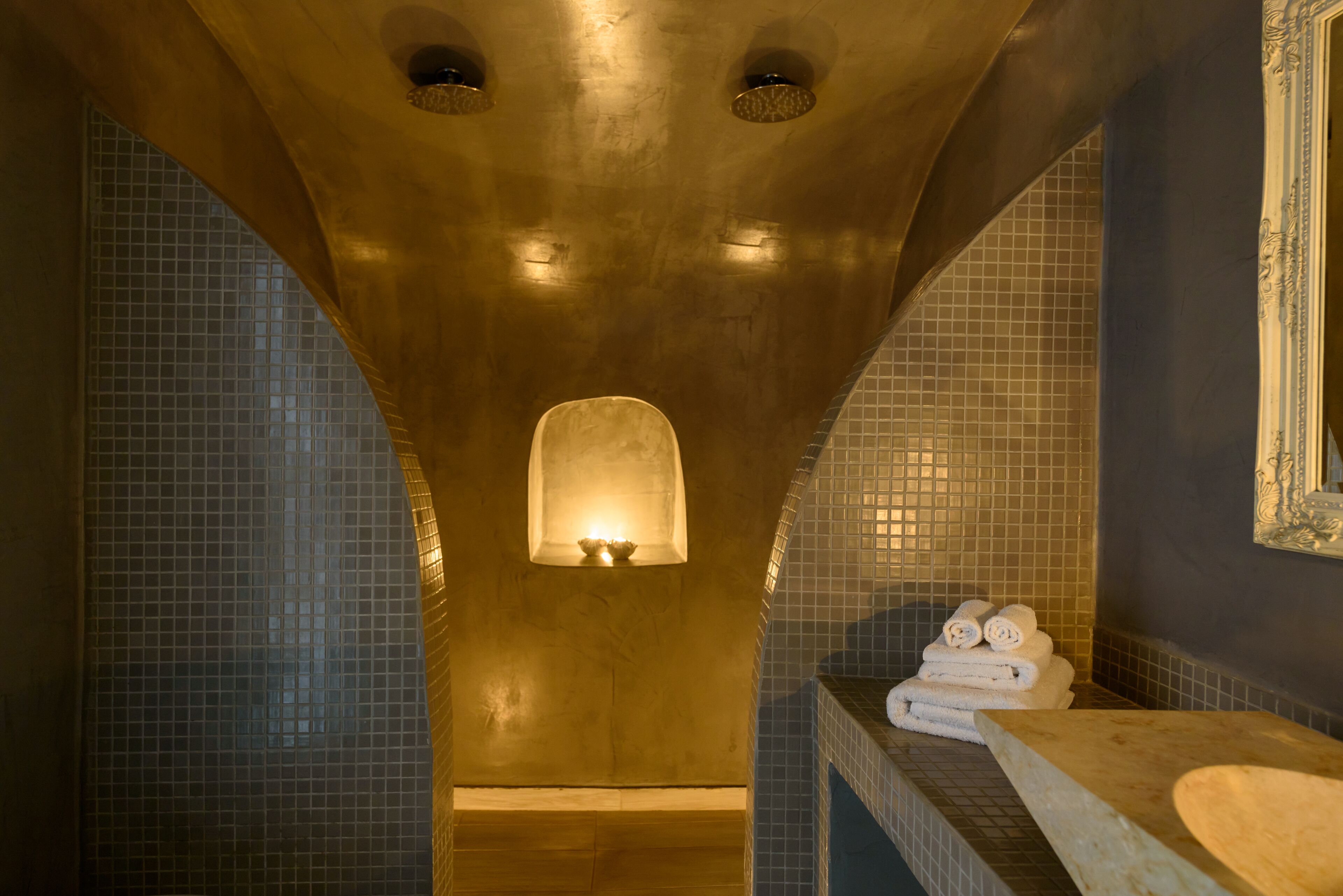 luxury suite, private pool (queen) | bathroom | shower, free toiletries, hair dryer, bathrobes