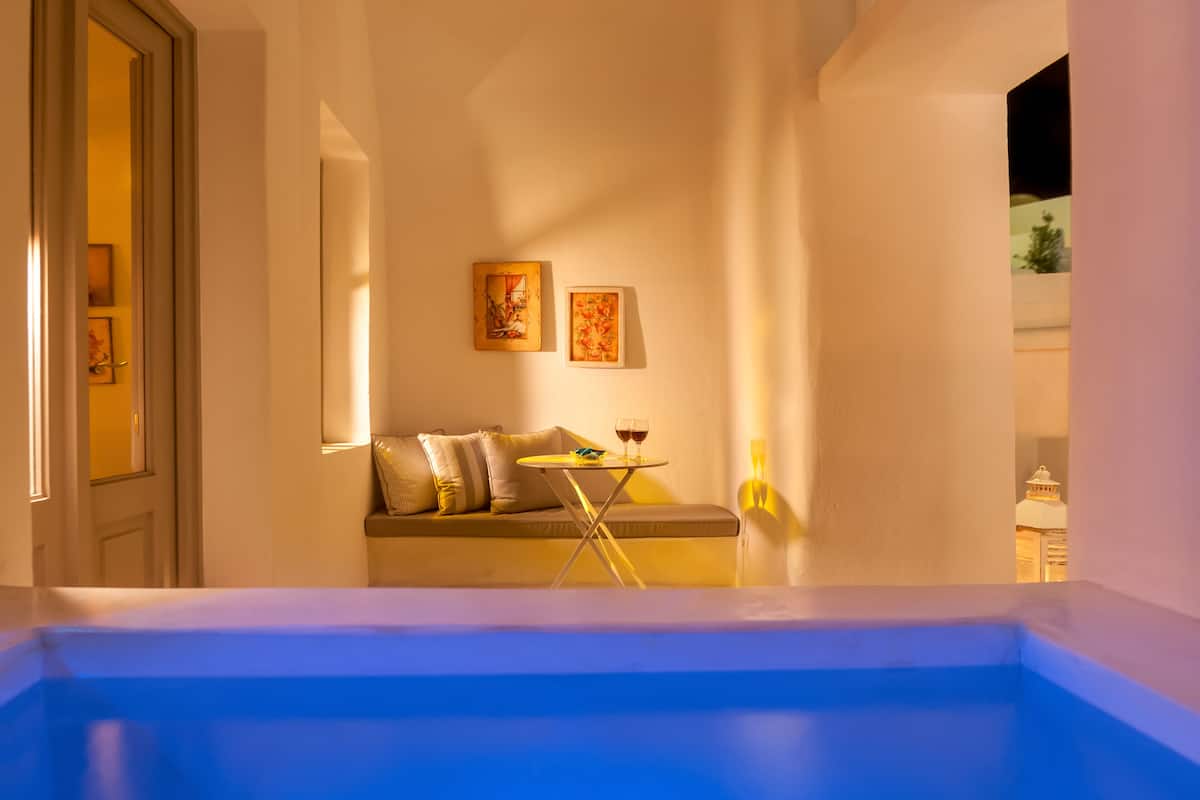 Suite de lujo, 2 habitaciones, vista al jardín (Cave Garden View) | 1 habitación y ropa de cama hipoalergénica