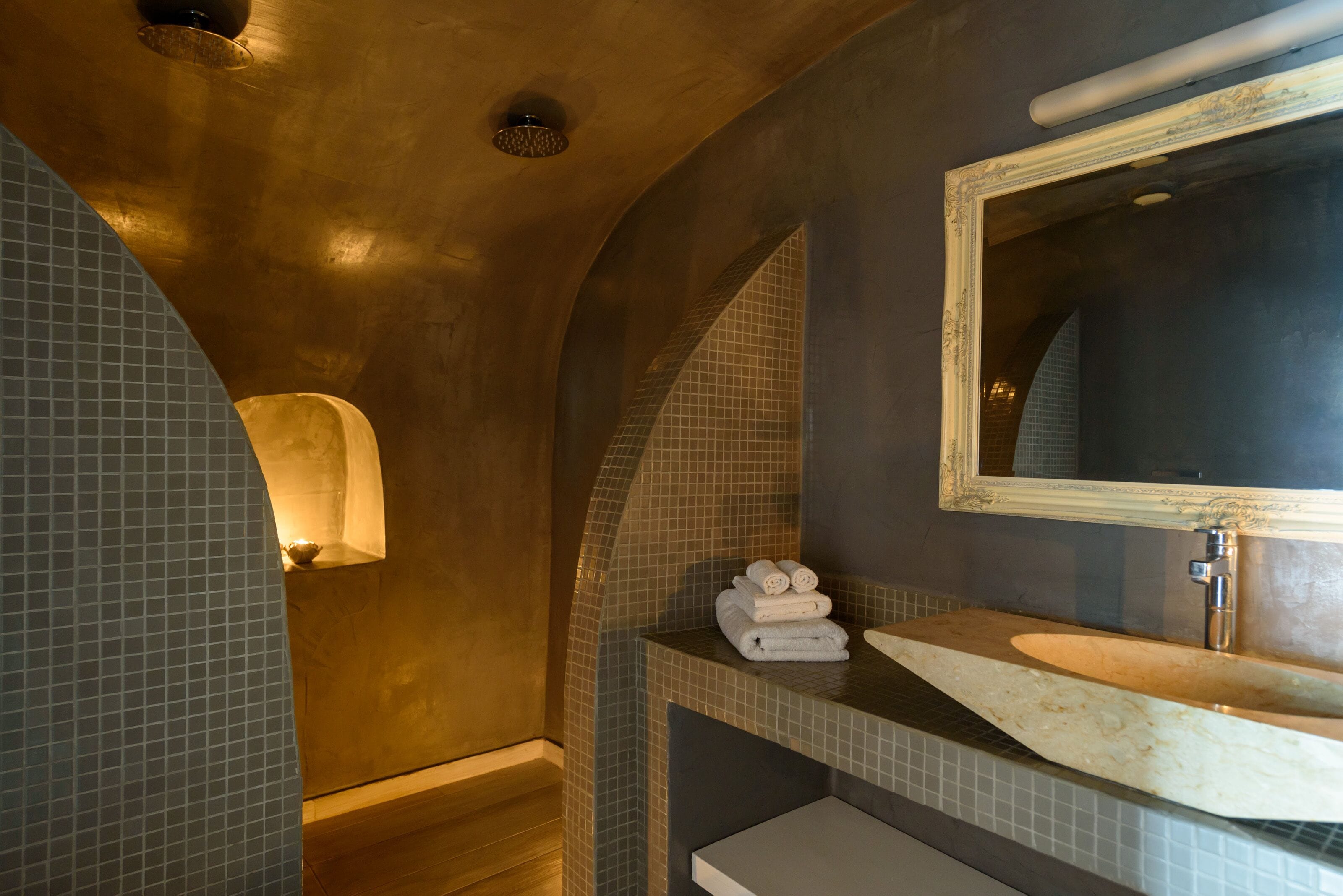 luxury suite, private pool (queen) | bathroom | shower, free toiletries, hair dryer, bathrobes