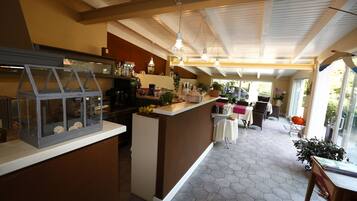 Free daily buffet breakfast