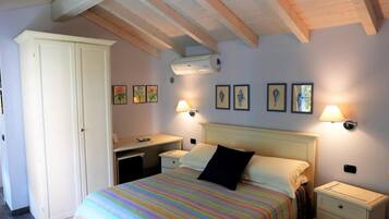 Minibar, in-room safe, desk, iron/ironing board