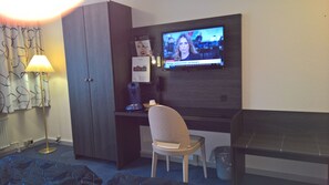 Desk, laptop workspace, free WiFi, bed sheets - Hotel Falster (Nykøbing Falster)