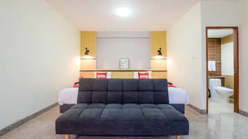 Deluxe Twin Room | Individually decorated, desk, laptop workspace, blackout curtains