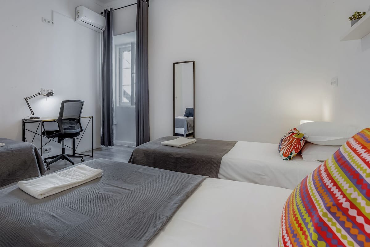 Economy Triple Room | Iron/ironing board, free WiFi