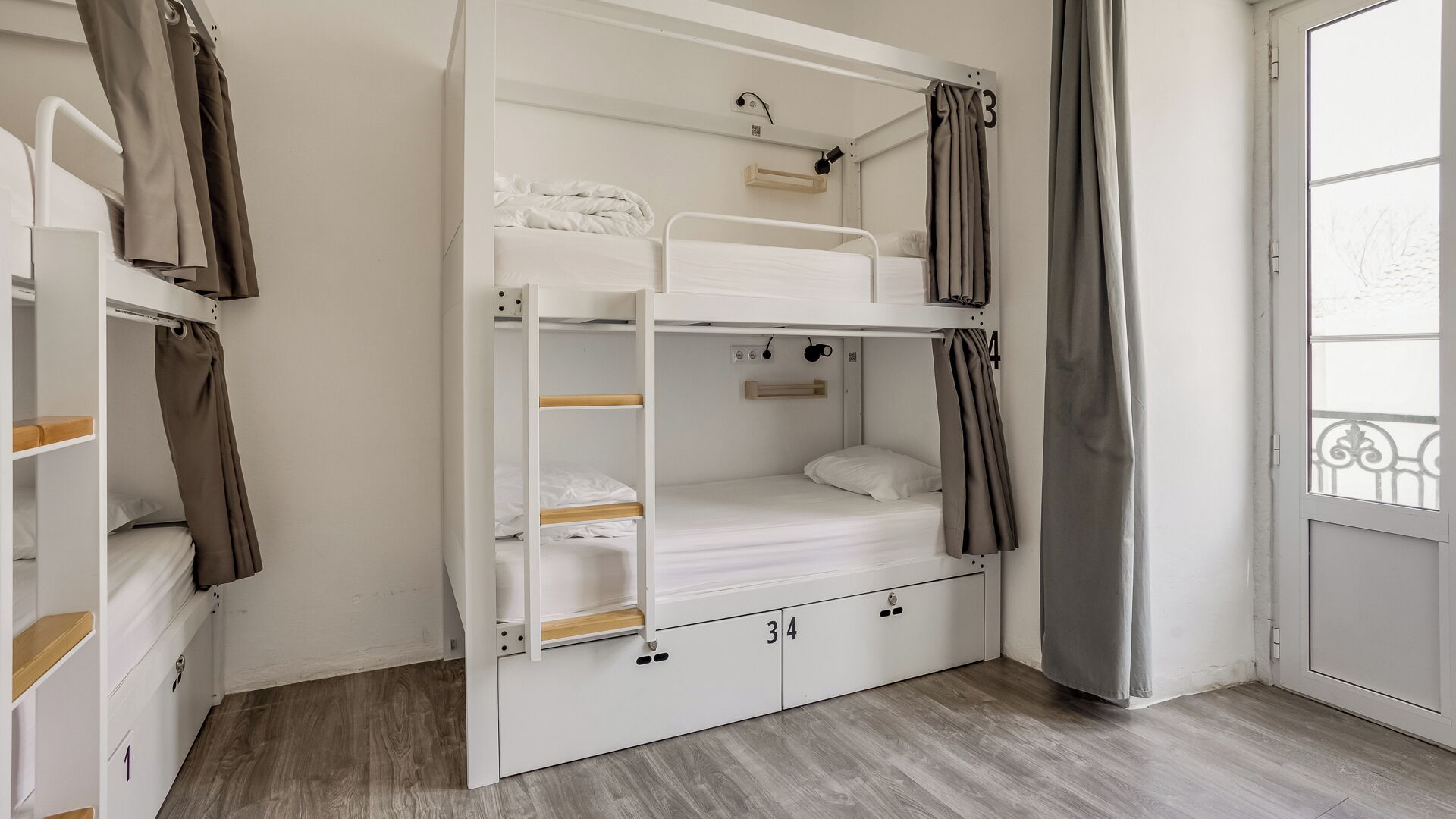 6 Beds in Mixed Dormitory  | Tabla de planchar con plancha y wifi gratis
