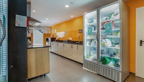 Fridge, microwave