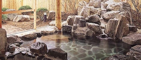 ينابيع ساخنة