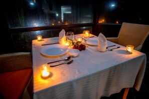 Dining - V Resorts Delhi Farm Stay (New Delhi)