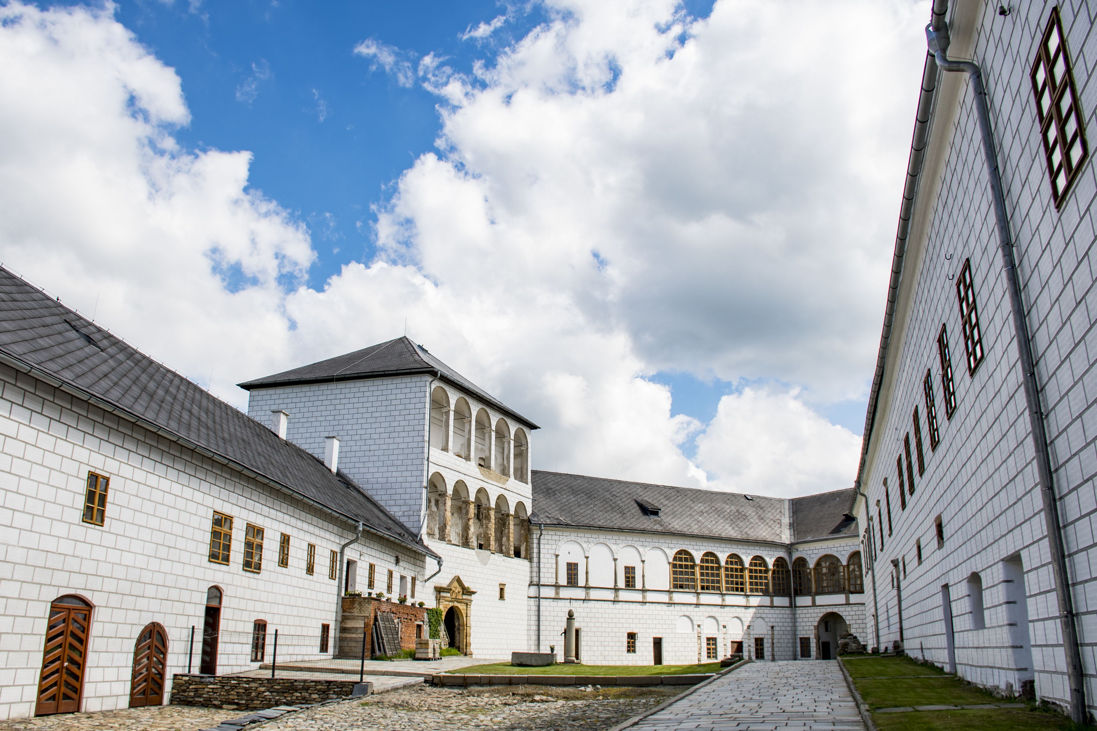 숙박 시설 구내