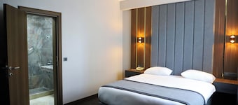 Cenas Otel