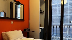 Tomannsrom, balkong (Shared bathroom)