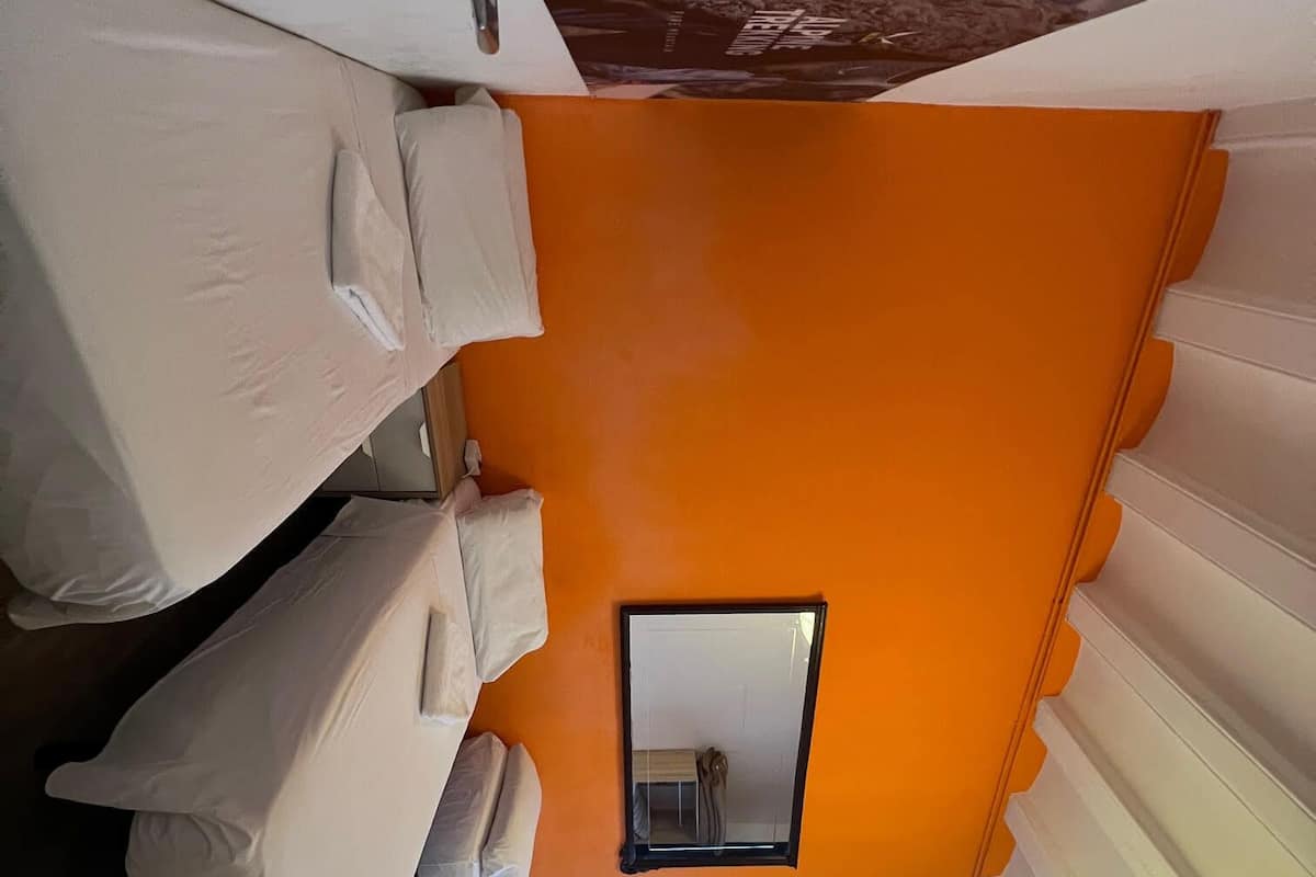 Chambre Quadruple, salle de bains commune