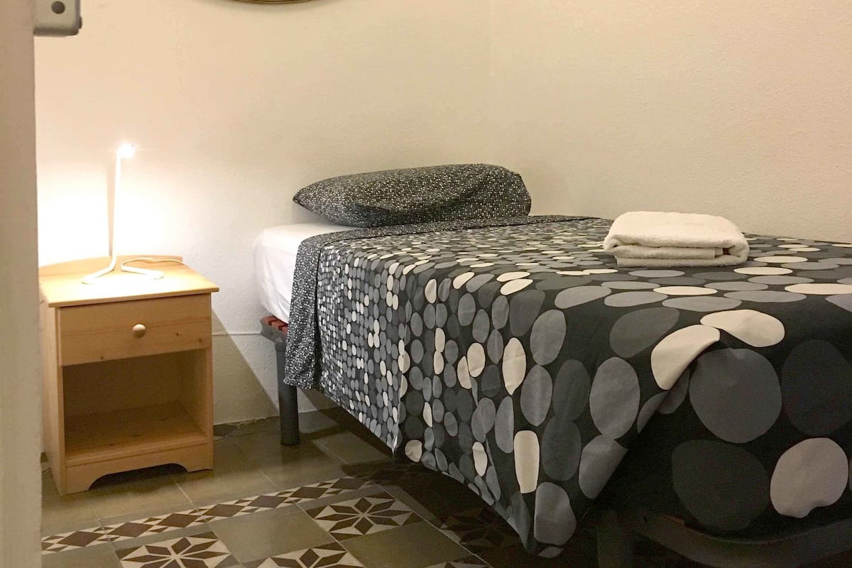 Chambre Simple, salle de bains commune