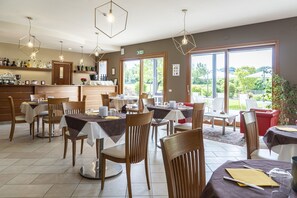 Morgenmadsbuffet hver dag (15 EUR pr. person)