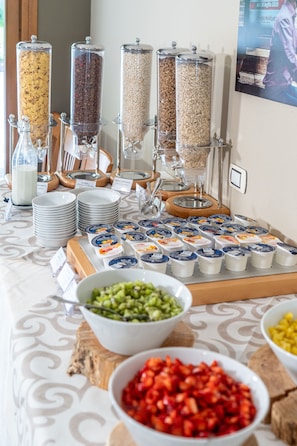 Dagelijks ontbijtbuffet (EUR 15 per persoon)