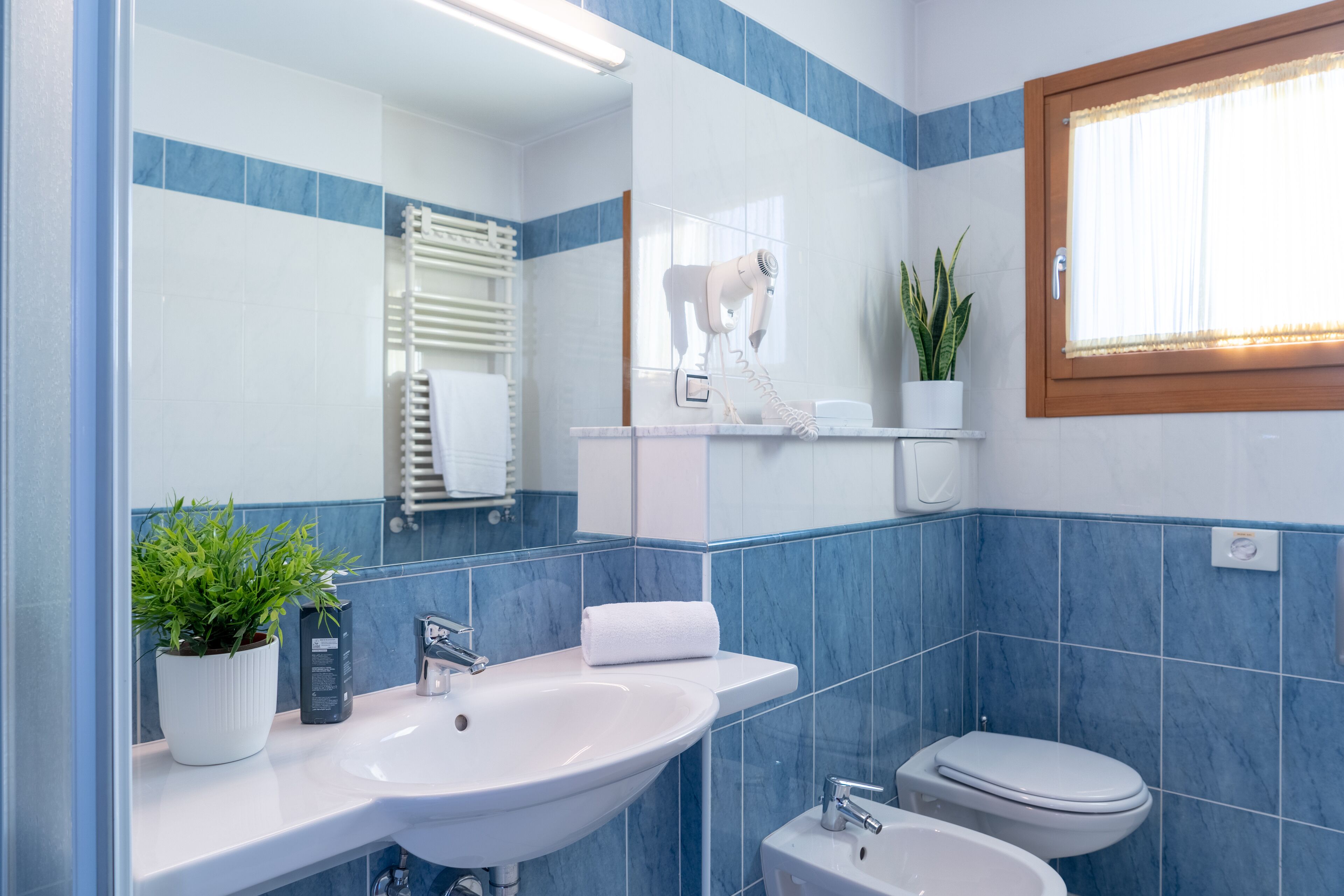 family studio suite | bathroom | free toiletries, bidet, towels