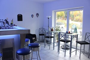 Bar (in der Unterkunft)