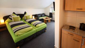 Standaard appartement, 1 tweepersoonsbed (1- Raumappartment) | 1 slaapkamer, individueel gemeubileerd, een bureau, gratis babybedden