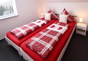 Standard Apartment, 1 Bedroom (2-Raumappartment) | 1 bedroom, individually furnished, desk, free cots/infant beds - Appart-Hotel Harmonie (Winterberg)