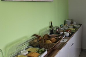 Colazione da portar via a pagamento, servita nel weekend 