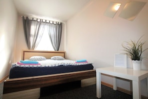 Iron/ironing board, free WiFi, bed sheets