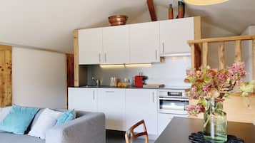 Classic House | Private kitchen | Fridge, oven, stovetop, dishwasher