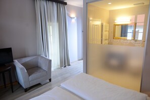 Comfort-Doppelzimmer, Balkon | Wohnbereich