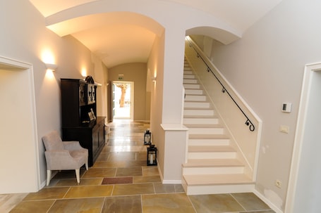 Staircase. Vila Castanea