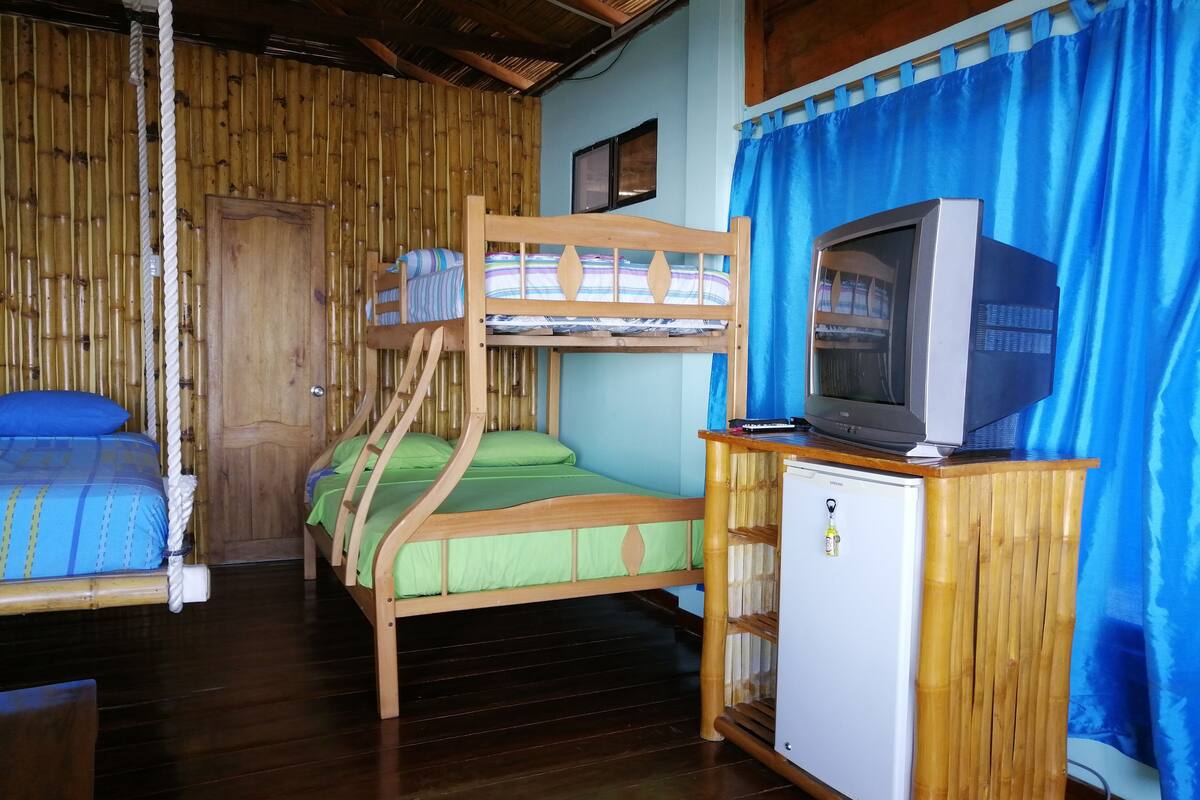 3 chambres, bureau, espace de travail pour ordinateur portable