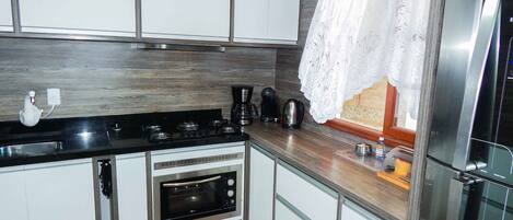 Family House, 2 Bedrooms | Private kitchen | Fridge, microwave, oven, stovetop