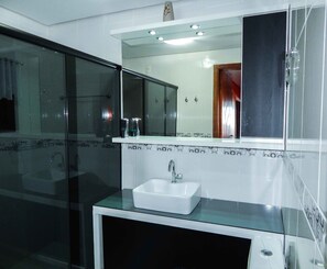 Familienhaus, 2 Schlafzimmer | Badezimmer | Dusche, Handtücher