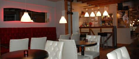 Breakfast, lunch, dinner served; Turkish cuisine