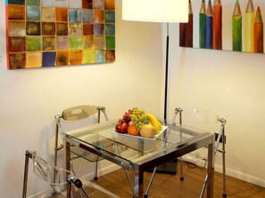 Junior-Suite | Essbereich im Zimmer