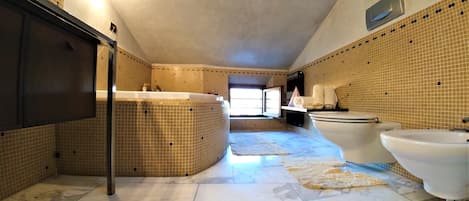 Superior Double Room | Bathroom